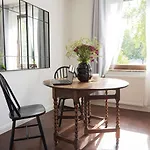 Premium 2-level On Rhine, Great Location 杜伊斯堡