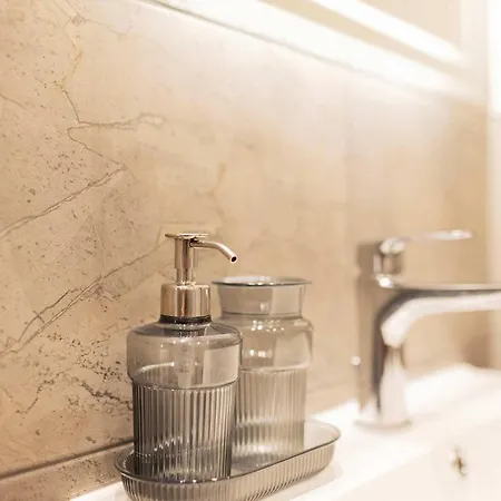 Premium 2-level On Rhine, Great Location דירה