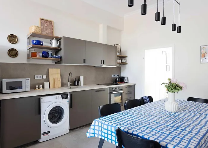 Premium 2-level On Rhine, Great Location 아파트