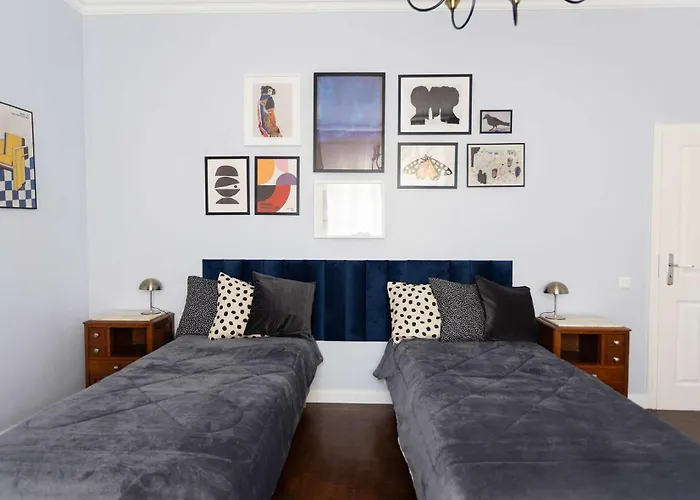 Premium 2-level On Rhine, Great Location 아파트